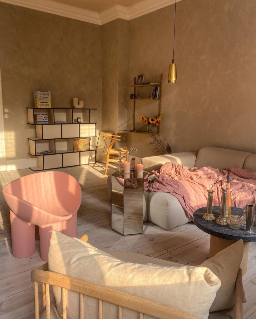 Warm, beige and pink Scandinavian Livingroom with warm evening light.